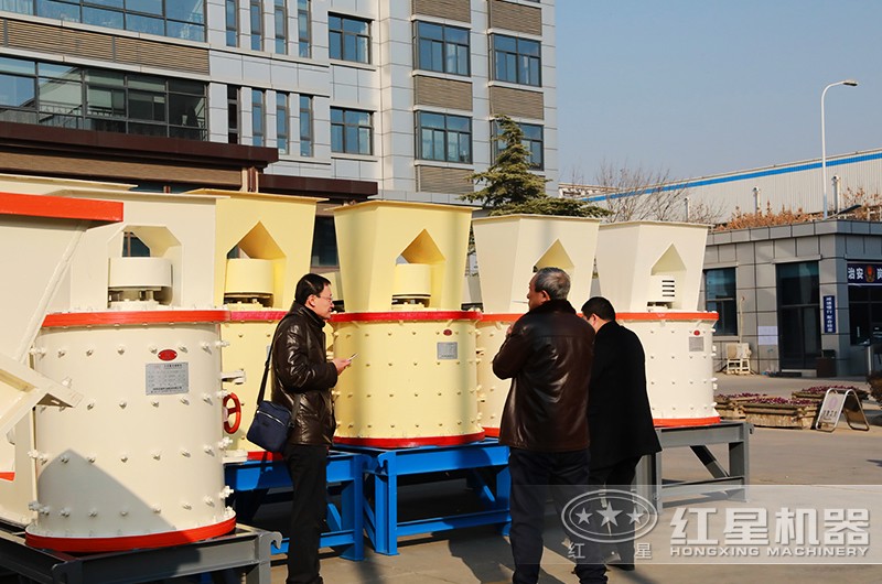 用户参观金年会金字招牌信誉至上数控立式制砂机