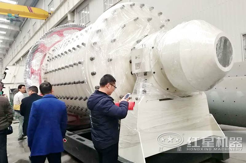 用户参观金年会金字招牌信誉至上机器球磨机个棒磨机车间